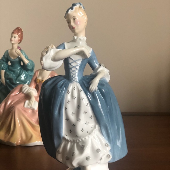 Royal Doulton Vintage Figurine Masquerade - Picture 3 of 7